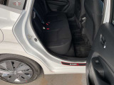 コンパクトな車ですが、後席も充分なスペースを確保しています。足元空間も広くリラックスしてドライブが楽しめます。