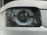 LEDヘッドライトは、点灯の瞬間から最大光量を発揮し、突然暗くなるトンネルなどでの安定感を高めます。