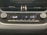 オートエアコンは温度を設定するだけで、自動で風量などを設定してくれます。運転しながら操作も必要ないので、安全性も向上します。