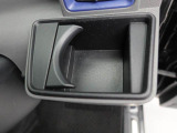 【カップホルダー】エアコン吹き出し口下部に設置されていますので使いやすさバッチリ!運転席から手の届くちょうどの位置です!
