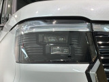 LEDヘッドライトは、点灯の瞬間から最大光量を発揮し、突然暗くなるトンネルなどでの安定感を高めます。