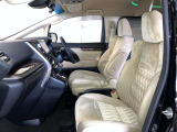 高いホールド性で運転姿勢が安定します。長距離ドライブでも疲れにくいのが魅力です。快適なドライビングライフをお送りください♪