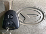 【キーレス】少し離れた場所からでもボタン一つでドアの開錠・施錠ができるのでとっても便利!ドアの鍵穴周りに傷をつけることもありません♪