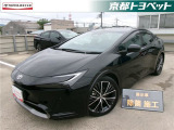 こちらの車両はご成約後に当社指定の新品タイヤ2本に交換いたします。アティチュードブラックマイカのプリウス入荷しました。