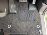 運転席フロアマットです。使用感はありますが、目立った汚れや損傷はありません。。