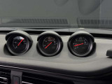 Zならではの3連メーターです!運転席から見てみてください!