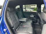 メルセデス・ベンツの定める厳しい基準をクリアしたお車のみをご案内させて頂きます。納車前整備はメーカー規定に基づき当店3Fの指定工場で入念に行なわれます。熟練のメカニックがお客様のお車を整備致します。