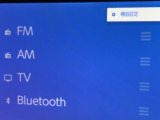 Bluetooth(ブルートゥース)接続機能付き。 CDを車に持ち込む時代ではなくなりましたね。 お気に入りの音楽はスマホから♪