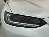LEDヘッドライトは、点灯の瞬間から最大光量を発揮し、突然暗くなるトンネルなどでの安定感を高めます。