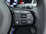 ◆アダプティブクルーズコントロール◆予め設定した車速内でクルマが自動的に加減速。前走車との適切な車間距離を維持しながら追従走行します。【LKAS】車線維持支援システムでステアリング操作を支援。