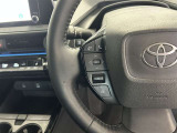 運転中、オーディオの操作をしてて、ハッとしたことはありませんか?ステアリングスイッチは、運転中でもハンドルでオーディオの操作が可能です。安全なドライブをサポートします。