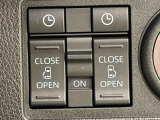 両側パワースライドドアウェルカムオープン機能 降車時にスイッチで予約しておけば、乗車時に電子カードキーを持ってクルマに近づくだけでパワースライドドアが自動でオープン♪