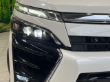 【LEDヘッドライト】悪天候や夜間走行時も良好な視界を確保し安心して運転できる高輝度LEDヘッドライトを装備!点灯速度が早く、消費電力も抑えられています。