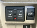 狭い所でも乗り降り楽々な両側電動スライドドアです!簡単にドアの開閉が出来る為女性やお年寄りにも優しく、荷物で手が塞がった時なども大変便利です!