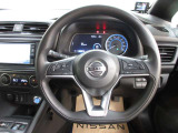 運転が楽しくなる明るく開放的な運転席まわりです。