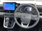 運転席まわりです。 各操作スイッチは使いやすい位置に配置されてます。