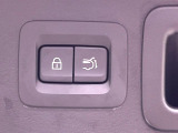 【パワーバックドア】スマートキーや運転席のボタンを押すだけでリアゲートが自動で開閉します!荷物を持っている時や、高い位置にあるバックドアを閉める際に便利な機能です♪