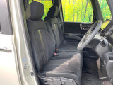 運転席シート廻りは使用感も少なく、良好な状態となっています。前オーナー様が丁寧に使っていたことがよくわかりますね。