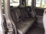 ホンダ車の低床ボディは、チャイルドシートへのお子さまの乗降や荷物の積載もスムーズ。足元もゆったりとしていますので、おくつろぎいただけます。