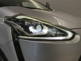 LEDヘッドライトです。デザイン性がよくとても明るいので、夜間の走行や悪天候でも安心です。しかも長寿命!