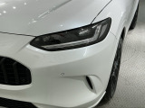 LEDヘッドライトは、点灯の瞬間から最大光量を発揮し、突然暗くなるトンネルなどでの安定感を高めます。