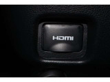 音声と映像が1本のケーブルで伝送できる便利なHDMIを装備しています。iPhoneやスマートフォンの画面と全く同じ画面がカーナビの画面に表示されるので、地図アプリや動画などのミラーリングが可能です。