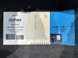 スマートキーは鍵をバッグに入れたままでもドアロックの開閉やエンジンのON・OFFができます。夜間や雨の日も鍵を探さなくて良いので便利です。