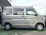 当社の届出済未使用車は、店舗に『新車おろしたて』の状態で入荷いたします。新規届出によりナンバーを取得後、店頭で丁寧に展示・保管をしています。遠方のお客様にも、安心してお勧めできるコンディションです。