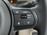 ◆アダプティブクルーズコントロール◆予め設定した車速内でクルマが自動的に加減速。前走車との適切な車間距離を維持しながら追従走行します。【LKAS】車線維持支援システムでステアリング操作を支援。