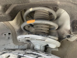 お車を安心してお乗りいただく為には、足回りの定期点検が欠かせません。サービスサポート(有償保証)では無料点検もご提供しており、安心のカーライフをお過ごしいただけるサポート体制が整っています。