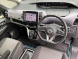 アダプティブタイプのオートクルーズです。車線中央付近を走行するようにステアリングを制御し、運転者のハンドル操作を支援します。