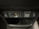 ETC付きで高速道路をノンストップ・キャッシュレスで利用出来ます!スマートインターの出入りも利用可能でとても便利です!寒い時期には嬉しいシートヒーター付きです!