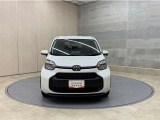 お車購入のポイントとなるフロントマスクです!シャープな目つきが印象的なデザインのヘッドランプです。
