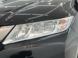 LEDヘッドライトは、点灯の瞬間から最大光量を発揮し、突然暗くなるトンネルなどでの安定感を高めます。