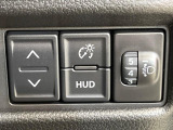 【ヘッドアップディスプレイ】現在の速度や走行情報をデジタル表示で運転席前方のガラスに投影!運転中、目線をずらさず必要な情報を確認できるのでとっても便利で安心!