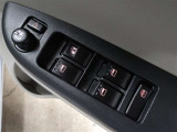 運転席から左右のドアミラーの開閉が可能です♪駐車場でのドアミラーの折り畳みが簡単です♪