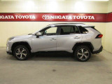 RAV4 PHEV GZになります。シルバーメタリックです。