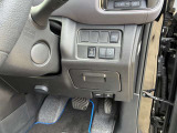 運転席右側には各種スイッチ、両側オートスライドドアの自動開閉のスイッチがあります!