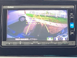 バックモニター付きで、車庫入れやバック時の後方確認をサポート。