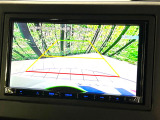 【バックカメラ】駐車時に後方がリアルタイム映像で確認できます。大型商業施設や立体駐車場での駐車時や、夜間のバック時に大活躍!運転スキルに関わらず、今や必須となった装備のひとつです!