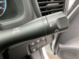 オートライトとは、自動車に装着された自動点灯式ライトのことです。周囲が暗くなるとライトが自動で点灯し、明るくなると自動で消灯する機能を持っています。