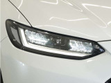 【LEDヘッドライト+デイタイムランニングランプ】主流のLEDヘッドライトに、日中でも他者からの視認性を良くするデイタイムランニングランプ装備!スタイリッシュでかっこよく仕上がっています。