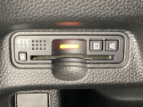 ハンドルの左下にETCがついています。高速道路の料金所の通過も楽々です。 カードの取り出しもしやすい場所についています。