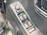 【電動格納ミラー】サイドミラーは電動格納式となっており、狭い駐車場でもキズがつくリスクを抑えられます。