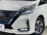 【LEDヘッドライト】悪天候や夜間走行時も良好な視界を確保し安心して運転できる高輝度LEDヘッドライトを装備!点灯速度が早く、消費電力も抑えられています。