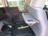 運転席・助手席シートバックテーブル付き