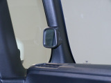 停車時や発進時、対向車とのすれ違いや路肩に寄せるときなど、車両左側前方を確認するときに役立ちます。
