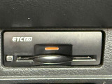 【ETC2.0(DSRC)】ETCカードを挿入すれば料金所はノンストップで通過できます。ETC限定の割引や、高速道路の情報提供サービスを利用できます。