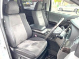 運転席シート廻りは使用感も少なく、良好な状態となっています。前オーナー様が丁寧に使っていたことがよくわかりますね。