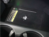 ◆ワイヤレス充電器◆ワイヤレス充電規格Qiに適合した機器を充電エリアに置くことで使用できます。